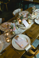 Schicke und festliche Tischdekoration für Hochzeit oder Geburtstag