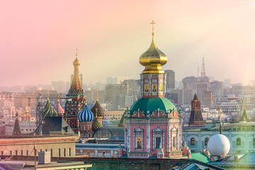Obraz premium RUSSIA, MOSCOW VIEW FROM THE TOP DATE 11.04.2017. ST. BASIL'S CATHEDRAL AND OTHER CHURCHES.