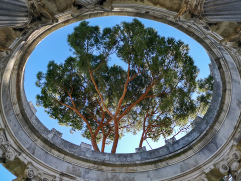 Templo en el parque de El Capricho (Madrid)