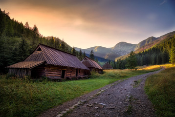 Szałasy pasterskie w Dolinie Jaworzynki w Tatrach