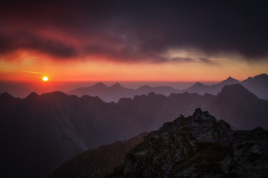 Fototapeta Wschód słońca ze Świnicy w Tatrach