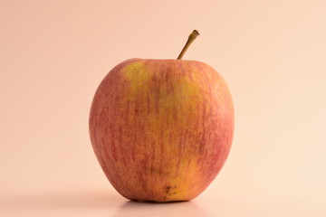 UNE POMME DANS UN STUDIO PHOTO
