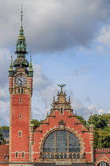 Fototapeta premium GDANSK, POLEN - 2017 AUGUST 26. The clock tower at Gdansk Glowny railway station in Poland.