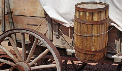 Water barrel on a covered wagon on the Oregon Trail  - obrazy, fototapety, plakaty