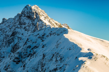 Świnica w Tatrach Wysokich w zimowej scenerii