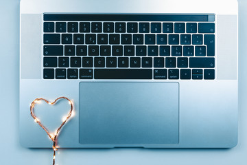 Smart working con computer portatile 