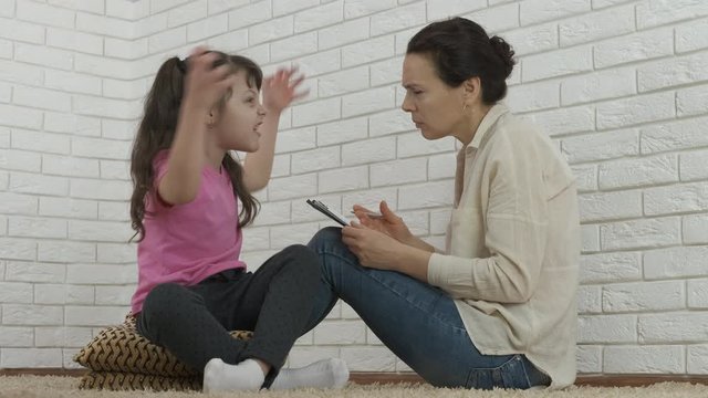 Child with psychologist.