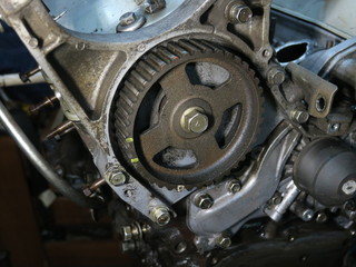The connecting rod, piston and cylinder block in a disassembled condition