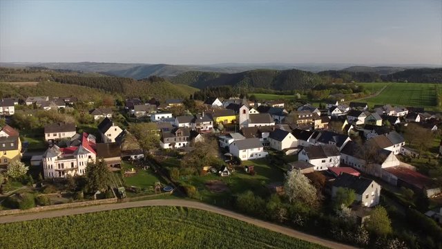 Bl&uuml;hende Rapsfelder, Fr&uuml;hling bei Dohr, Eifel, Rheinland-Pfalz, Deutschland