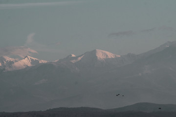 montañas nevadas en rumania