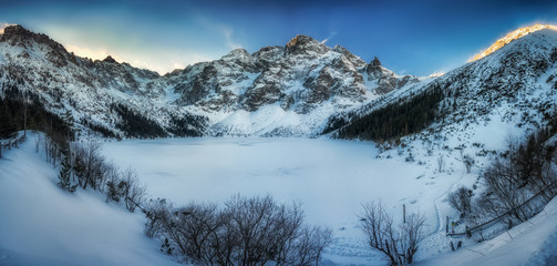 Zimowy poranek nad Morskim Okiem w Tatrach Wysokich