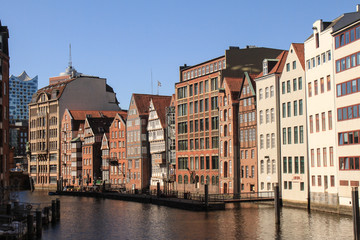 Alt-Hamburg; Blick ins Nikolaifleet (Wasserfront der Deichstraße)