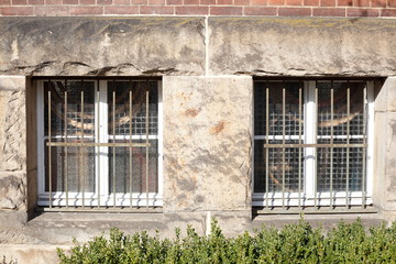 Altes Kellerfenster mit  Fenstergitter, Deutschland, Europa