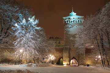 Fototapeta premium St. Florian's Gate or Florian Gate - old gothic gate in Cracow, Poland