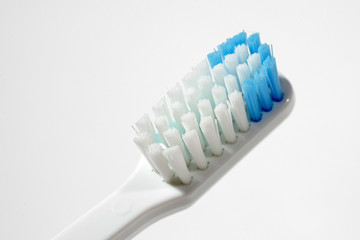 Gros plan sur une brosse à dents