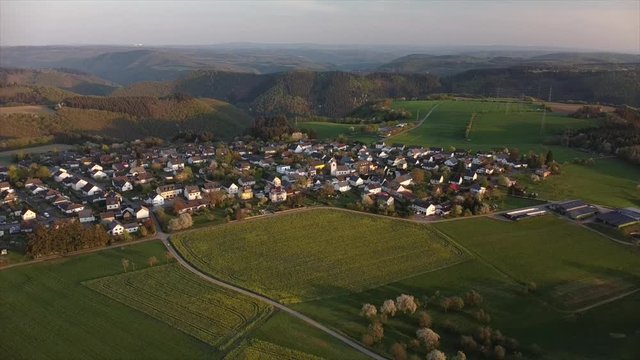 Bl&uuml;hende Rapsfelder, Fr&uuml;hling bei Dohr, Eifel, Rheinland-Pfalz, Deutschland
