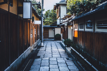 Fototapeta na wymiar Japanese walk way in Gion town old traditional wooden home district alley quiet calm travel place in Kyoto Japan.