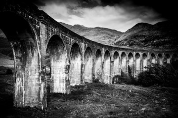 Un ponte della ferrovia in Scozia, il Glenfinnan Viaduct