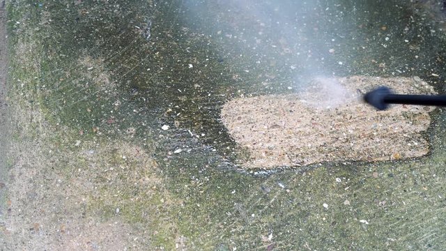  Jetwashing a dirty concrete path
Graded SLR CLEAN FUJI A NDR