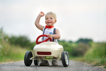 mit dem Tretauto in den Sommer