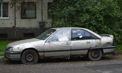 Fototapeta na wymiar A old abandoned car on the street