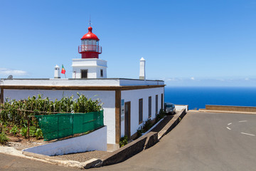 Fototapeta na wymiar lighthouse on the island of Madeira