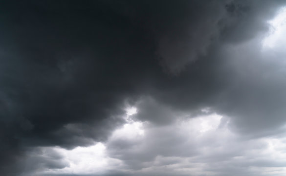 gray sky with threatening stomy clouds
