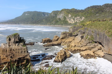 Fototapeta na wymiar Scenic, wild Coast at Punakaiki in New Zealand