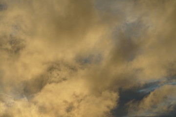 Sonnen Licht und Wolken Himmel