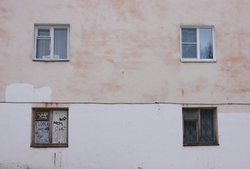 Fototapeta na wymiar old windows with shutters