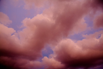 Fototapeta na wymiar Violet clouds foreshadowing a storm