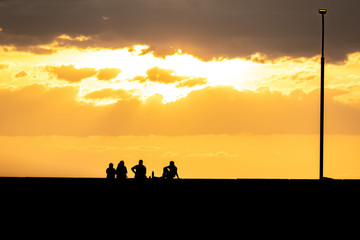 Fototapeta na wymiar silhouette of family on the beach