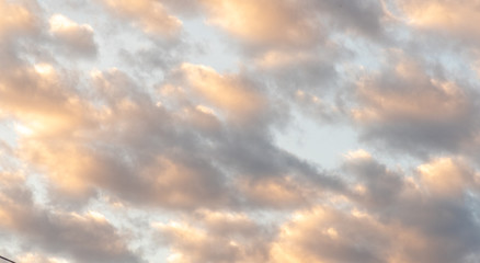 Obraz premium Blue sky with sparse clouds in the summer season of the southern hemisphere of Latin America