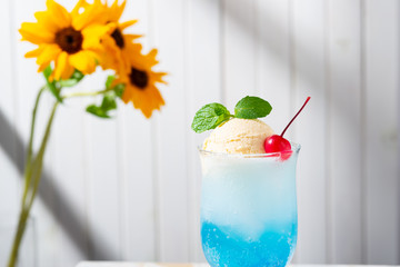 Homemade Blue Ice Cream Soda Float - 青いクリームソーダ