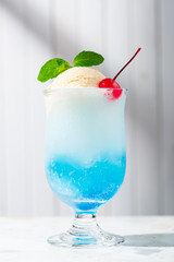 Homemade Blue Ice Cream Soda Float - 青いクリームソーダ