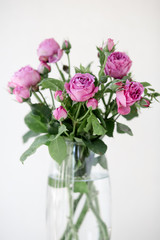 A bouquet of rose flowers in a vase on a table