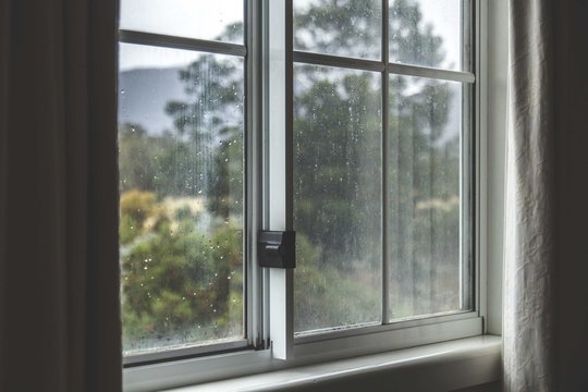 Fototapeta Window panes covered in raindrops looking outside
