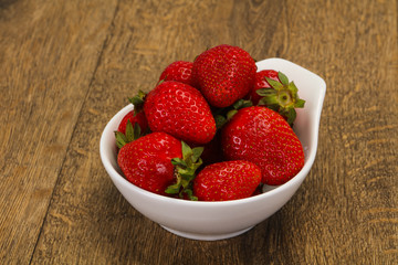 Sweet strawberry in the bowl