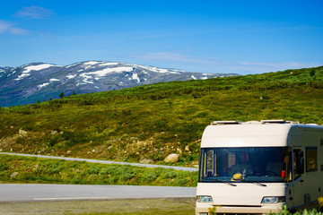 Camper car in norwegian mountains - obrazy, fototapety, plakaty