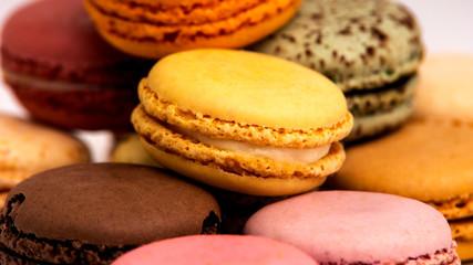 Détail sur des macarons multicolores