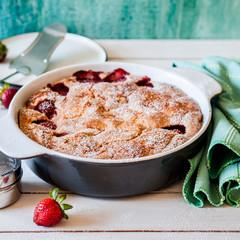 Strawberry Cake in Ceramic Pan