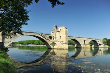 Fototapeta premium Unfinished bridge in Avignon with reflection in river