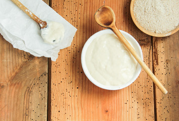 Schüssel Sauerteig Mehl Teig Teige selber machen hausgemacht Brot Brötchen