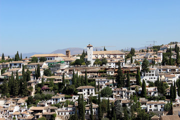 Fototapeta na wymiar Paisaje del barrio del Albaicín de la ciudad de Granada desde la Alhambra 