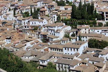 Vistas del barrio del Albaicin desde la Alhambra en la ciudad de Grananda (Andalucía, España)