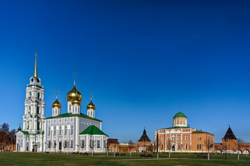 Fototapeta na wymiar Assumption Cathedral and Epiphany Cathedral of the Tula Kremlin. Tula. Russia. November 2018.