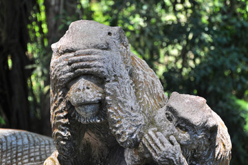 Fototapeta na wymiar ウブドのモンキーフォレストのハヌマンの石像