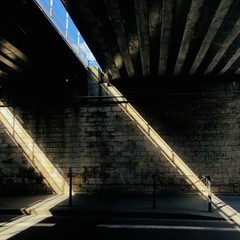 Lumière sous le pont