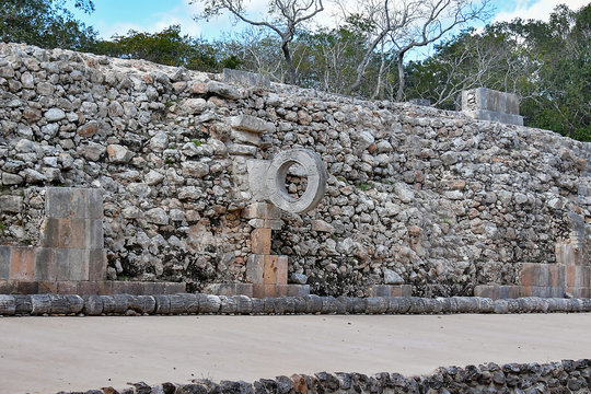 Ring for Ulama, the forbidden game of the Mayans