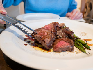 フレンチ　食事シーン